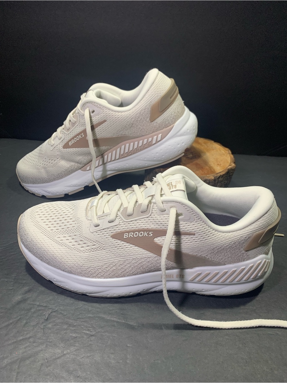 Brooks Ariel 24 GTS Women’s Beige Tan Running Walking Sneakers Shoe Size- 11